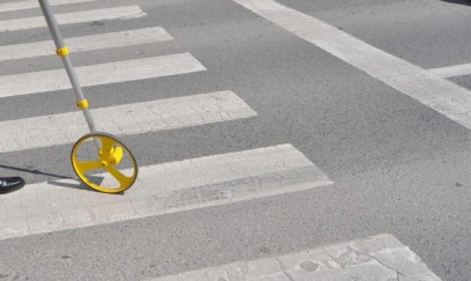 Pieton accidentat: a traversat neregulamentar
